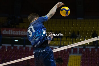 2023-11-29 - Arthur Szwarc (Vero Volley Monza) during CEV Volleyball Cup Men 2024 match between Miny VeroVolley Monza and Sporting CP Lisbona at Opiquad Arena, Monza, Italy on November 29, 2023 - MINT VERO VOLLEY MONZA VS SPORTING LISBONA - CEV CUP - VOLLEYBALL
