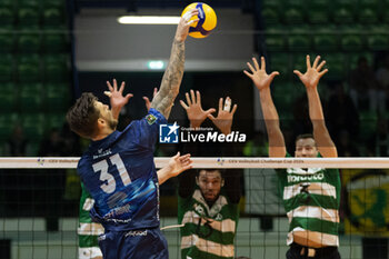 2023-11-29 - Spike of Arthur Szwarc (Vero Volley Monza) during CEV Volleyball Cup Men 2024 match between Miny VeroVolley Monza and Sporting CP Lisbona at Opiquad Arena, Monza, Italy on November 29, 2023 - MINT VERO VOLLEY MONZA VS SPORTING LISBONA - CEV CUP - VOLLEYBALL