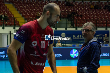 2023-12-21 - Gianluca Galassi (Vero Volley Monza) with Head Coach Massimo Eccheli (Vero Volley Monza) during CEV Volleyball Cup Men 2024 match between Mint VeroVolley Monza and Panathinaikos Athens at Opiquad Arena, Monza, Italy on December 21, 2023 - MINT VERO VOLLEY MONZA VS PANATHINAIKOS ATHENS - CHALLENGE CUP MEN - VOLLEYBALL