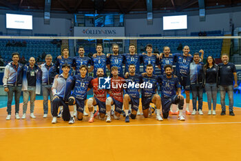 2023-12-21 - Team Mint Vero Volley Monza during CEV Volleyball Cup Men 2024 match between Mint VeroVolley Monza and Panathinaikos Athens at Opiquad Arena, Monza, Italy on December 21, 2023 - MINT VERO VOLLEY MONZA VS PANATHINAIKOS ATHENS - CHALLENGE CUP MEN - VOLLEYBALL