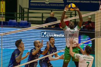 2023-12-21 - Hierrezuelo Aguirre Raydel (Panathinaikos Athens) during CEV Volleyball Cup Men 2024 match between Mint VeroVolley Monza and Panathinaikos Athens at Opiquad Arena, Monza, Italy on December 21, 2023 - MINT VERO VOLLEY MONZA VS PANATHINAIKOS ATHENS - CHALLENGE CUP MEN - VOLLEYBALL