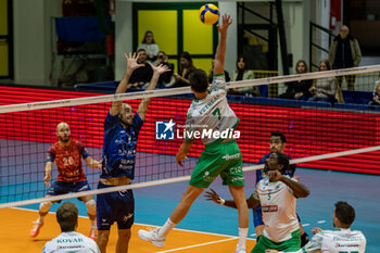 2023-12-21 - Petreas Georgios (Panathinaikos Athens) during CEV Volleyball Cup Men 2024 match between Mint VeroVolley Monza and Panathinaikos Athens at Opiquad Arena, Monza, Italy on December 21, 2023 - MINT VERO VOLLEY MONZA VS PANATHINAIKOS ATHENS - CHALLENGE CUP MEN - VOLLEYBALL