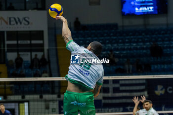 21/12/2023 - Hernandez Ramos Fernando (Panathinaikos Athens) at service during CEV Volleyball Cup Men 2024 match between Mint VeroVolley Monza and Panathinaikos Athens at Opiquad Arena, Monza, Italy on December 21, 2023 - MINT VERO VOLLEY MONZA VS PANATHINAIKOS ATHENS - CHALLENGE CUP MEN - VOLLEY