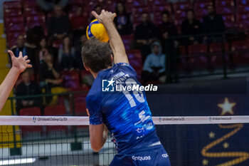 2023-12-21 - Gabriele Di Martino (Vero Volley Monza) during CEV Volleyball Cup Men 2024 match between Mint VeroVolley Monza and Panathinaikos Athens at Opiquad Arena, Monza, Italy on December 21, 2023 - MINT VERO VOLLEY MONZA VS PANATHINAIKOS ATHENS - CHALLENGE CUP MEN - VOLLEYBALL