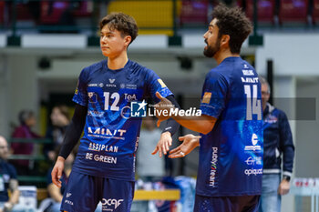 2023-12-21 - Ran Takahashi (Vero Volley Monza) with Fernando Kreling (Vero Volley Monza) during CEV Volleyball Cup Men 2024 match between Mint VeroVolley Monza and Panathinaikos Athens at Opiquad Arena, Monza, Italy on December 21, 2023 - MINT VERO VOLLEY MONZA VS PANATHINAIKOS ATHENS - CHALLENGE CUP MEN - VOLLEYBALL