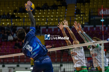 2023-12-21 - Attack of Nik Mujanovic (Vero Volley Monza) during CEV Volleyball Cup Men 2024 match between Mint VeroVolley Monza and Panathinaikos Athens at Opiquad Arena, Monza, Italy on December 21, 2023 - MINT VERO VOLLEY MONZA VS PANATHINAIKOS ATHENS - CHALLENGE CUP MEN - VOLLEYBALL