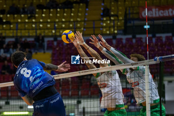 21/12/2023 - Nik Mujanovic (Vero Volley Monza) during CEV Volleyball Cup Men 2024 match between Mint VeroVolley Monza and Panathinaikos Athens at Opiquad Arena, Monza, Italy on December 21, 2023 - MINT VERO VOLLEY MONZA VS PANATHINAIKOS ATHENS - CHALLENGE CUP MEN - VOLLEY