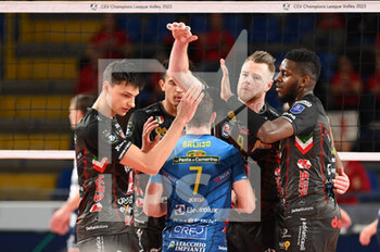 2023-01-25 - The players of Cucine Lube Civitanova rejoice after scoring a point - CUCINE LUBE CIVITANOVA VS KNACK ROESELARE - CHAMPIONS LEAGUE MEN - VOLLEYBALL