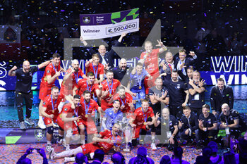 2023-05-20 - Grupa Azoty Kedzierzyn players celebrates the victory with the team - MEN'S SUPER FINALS 2023 - GRUPA AZOTY KEDZIERZYN-KOZLE VS JASTRZEBSKI WEGIEL - CHAMPIONS LEAGUE MEN - VOLLEYBALL