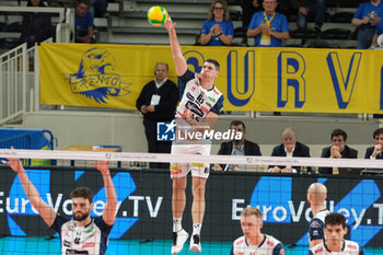 2023-11-23 - Marko Podrascanin of ITAS Trentino Volley at serve during the match between ITAS Trentino Volley and Odbojkarski Klub ACH Volley Ljubljana, Pool B CEV Men Volley Champions League 2023/2024 at Il T Quotidiano Arena on November 23, 2023, Trento, Italy. - ITAS TRENTINO VS ACH VOLLEY LJUBLJANA - CHAMPIONS LEAGUE MEN - VOLLEYBALL