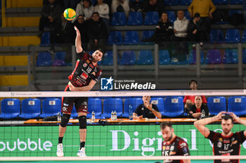 2023-12-21 - Cucine Lube Civitanova's Adis Lagumdzija #10 serve - CUCINE LUBE CIVITANOVA VS VK LVI PRAHA - CHAMPIONS LEAGUE MEN - VOLLEYBALL