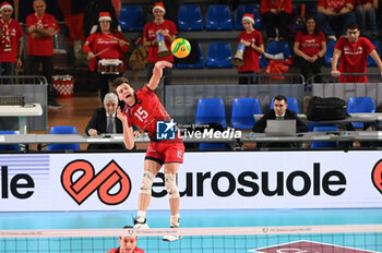 2023-12-21 - Vk Lvi Praha's Kollator David #15 serve - CUCINE LUBE CIVITANOVA VS VK LVI PRAHA - CHAMPIONS LEAGUE MEN - VOLLEYBALL