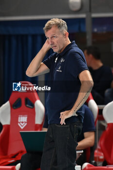 2023-12-21 - Vk Lvi Praha's Head Coach Barrial Juan Manuel - CUCINE LUBE CIVITANOVA VS VK LVI PRAHA - CHAMPIONS LEAGUE MEN - VOLLEYBALL