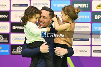 2024-04-26 - PETROUNIAS Eleftherios (GRE) gold medal rings with his daughters - EUROPEAN ARTISTIC GYMNASTIC CHAMPIONSHIPS - MEN - GYMNASTICS - OTHER SPORTS