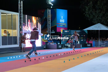 11/09/2024 - The Chinese couple, Li Ran and Sun Xin Zhao, third place in the final of the Inline Freestyle Pair Slalom specialty, during the 