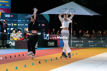 11/09/2024 - The Chinese couple, Zhu Si Yi and Xu Xiao Xiao, first place in the final of the Inline Freestyle Pair Slalom specialty, during the 