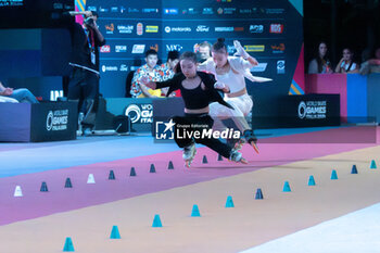 11/09/2024 - The Chinese couple, Zhu Si Yi and Xu Xiao Xiao, first place in the final of the Inline Freestyle Pair Slalom specialty, during the 