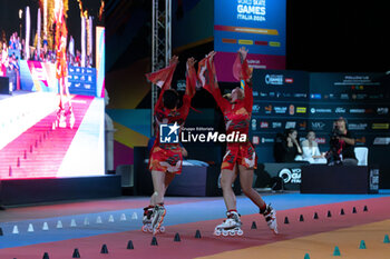 11/09/2024 - The Chinese couple, Wang An Qi and Kuang Ning Xin, second place in the final of the Inline Freestyle Pair Slalom specialty, during the 