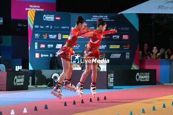 11/09/2024 - The Chinese couple, Wang An Qi and Kuang Ning Xin, second place in the final of the Inline Freestyle Pair Slalom specialty, during the 