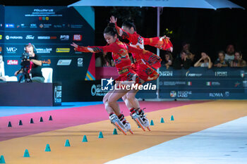 11/09/2024 - The Chinese couple, Wang An Qi and Kuang Ning Xin, second place in the final of the Inline Freestyle Pair Slalom specialty, during the 