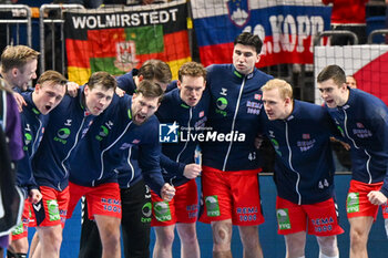 2024-01-15 - Norway for team photo lined up during the Men’s EHF Euro 2024 match between Norway vs. Slovenia at the Mercedes-Benz Arena in Berlin, Germany - MEN'S EHF EURO 2024 - NORWAY VS SLOVENIA - HANDBALL - OTHER SPORTS