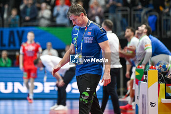 2024-01-15 - Head Coach Steinar Ege shows his disappointment after lose the Men’s EHF Euro 2024 match between Norway vs. Slovenia at the Mercedes-Benz Arena in Berlin, Germany - MEN'S EHF EURO 2024 - NORWAY VS SLOVENIA - HANDBALL - OTHER SPORTS