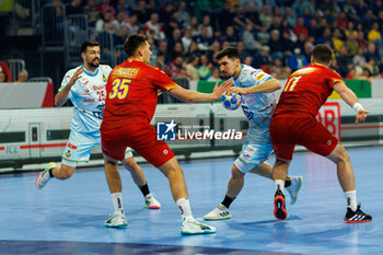 2024-01-14 - Alex Dujshebaev Dovichebaeva of Spain and Iosif Andrei Buzle, Robert Nagy of Romania during the Men's Euro 2024, Group B handball match between Romania and Spain on January 14, 2024 at SAP-Arena in Mannheim, Germany - HANDBALL - MEN'S EHF EURO 2024 - ROMANIA V SPAIN - HANDBALL - OTHER SPORTS