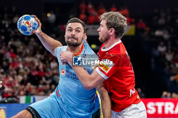 2024-01-17 - Dani Baijens of The Netherlands is challenged by Magnus Landin Jacobsen of Denmark during the Men's EHF Euro 2024, Group E handball match between Denmark and Netherlands on January 17, 2024 at Barclays Arena in Hamburg, Germany - HANDBALL - MEN'S EHF EURO 2024 - DENMARK V NETHERLANDS - HANDBALL - OTHER SPORTS