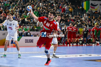 2024-01-18 - 7mt. throw from Mate Lekai (Hungary) during the Men’s EHF Euro 2024 match between Hungary vs.Austria at the Lanxess Arena in Berlin, Cologne - MEN'S EHF EURO 2024 - HUNGARY VS AUSTRIA - HANDBALL - OTHER SPORTS