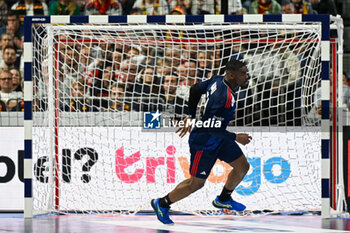 2024-01-18 - Happiness of Dylan Nahi (France) scores an empty goal during the Men’s EHF Euro 2024 match between France vs. Croatia at the Lanxess Arena in Berlin, Cologne - MEN'S EHF EURO 2024 - FRANCE VS CROATIA - HANDBALL - OTHER SPORTS