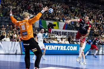 2024-01-22 - Veron Nacinovic of Croatia and Viktor Hallgrimsson of Iceland during the Men's EHF Euro 2024, Main Round, handball match between Croatia and Iceland on January 22, 2024 at Lanxess-Arena in Cologne, Germany - HANDBALL - MEN'S EHF EURO 2024 - CROATIA V ICELAND - HANDBALL - OTHER SPORTS