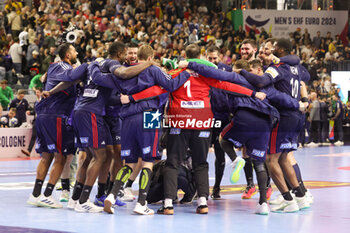 2024-01-26 - France players celebrate at full time during the Men's EHF Euro 2024, Semi Finals handball match between France and Sweden on January 26, 2024 at Lanxess-Arena in Cologne, Germany - HANDBALL - MEN'S EHF EURO 2024 - FRANCE V SWEDEN - HANDBALL - OTHER SPORTS