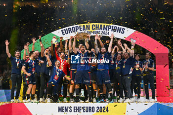 2024-01-28 - Happiness of France team after win the Men’s EHF Euro 2024 match between France vs Denmark at the Lanxess Arena, Cologne, Germany - MEN'S EHF EURO 2024 - FINAL - FRANCE VS DENMARK - HANDBALL - OTHER SPORTS
