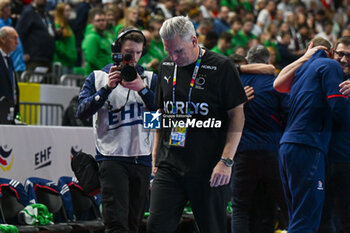 2024-01-28 - Head coach Jacobsen Nikolaj (Denmark) shows his disappointment after loose the Men’s EHF Euro 2024 match between France vs Denmark at the Lanxess Arena, Cologne, Germany - MEN'S EHF EURO 2024 - FINAL - FRANCE VS DENMARK - HANDBALL - OTHER SPORTS