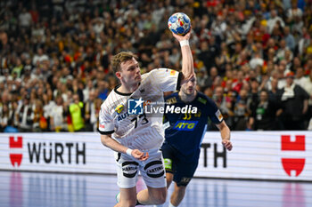 2024-01-28 - 7m throw of Timo Kastening (Germany) during 3rd and 4th place final of the Men’s EHF Euro 2024 match between Sweden vs Germany at the Lanxess Arena, Cologne, Germany - MEN'S EHF EURO 2024 - PLACEMENT MATCH 3/4 - SWEDEN VS GERMANY  - HANDBALL - OTHER SPORTS