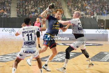 2024-03-30 - Kasper Kisum of Saint-Raphael and Sylvain Hochet, Romaric Guillo of Cesson Rennes during the French championship, Liqui Moly Starligue handball match between Cesson Rennes MH and Saint-Raphael VH on March 30, 2024 at the Glaz Arena in Cesson-Sévigné, France - HANDBALL - FRENCH CHAMP - CESSON RENNES V SAINT RAPHAEL - HANDBALL - OTHER SPORTS
