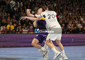 07/04/2024 - Thibaud Briet of Nantes and Mathieu Grébille of PSG during the French championship, Liqui Moly Starligue handball match between HBC Nantes and Paris Saint-Germain on April 7, 2024 at H Arena in Nantes, France - HANDBALL - FRENCH CHAMP - NANTES V PARIS SG - PALLAMANO - ALTRO