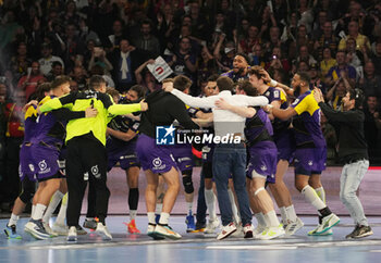 07/04/2024 - Nantes players celebrate at full time during the French championship, Liqui Moly Starligue handball match between HBC Nantes and Paris Saint-Germain on April 7, 2024 at H Arena in Nantes, France - HANDBALL - FRENCH CHAMP - NANTES V PARIS SG - PALLAMANO - ALTRO