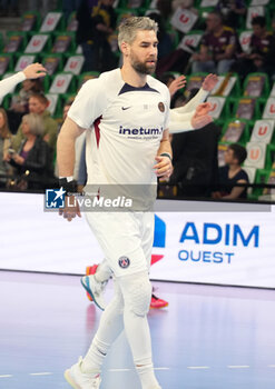 2024-04-07 - Luka Karabatic of PSG warms up during the French championship, Liqui Moly Starligue handball match between HBC Nantes and Paris Saint-Germain on April 7, 2024 at H Arena in Nantes, France - HANDBALL - FRENCH CHAMP - NANTES V PARIS SG - HANDBALL - OTHER SPORTS