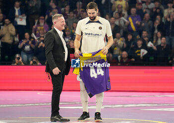 07/04/2024 - Nikola Karabatic of PSG ahead of the French championship, Liqui Moly Starligue handball match between HBC Nantes and Paris Saint-Germain on April 7, 2024 at H Arena in Nantes, France - HANDBALL - FRENCH CHAMP - NANTES V PARIS SG - PALLAMANO - ALTRO