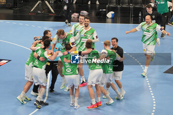 30/04/2024 - Füchse Berlin players celebrate at full time during the EHF European League, Quarter-finals, 2nd leg handball match between HBC Nantes and Füchse Berlin on April 30, 2024 at H Arena in Nantes, France - HANDBALL - EHF EUROPEAN LEAGUE - NANTES V BERLIN - PALLAMANO - ALTRO