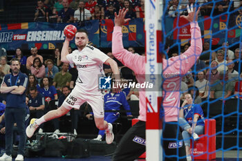 2024-05-11 - Sam HODDERSEN of United States and Remi DESBONNET of France during the International Friendly Handball match between France and United States on May 11, 2024 at LDLC Arena in Décines-Charpieu near Lyon, France - HANDBALL - FRIENDLY GAME - FRANCE V UNITED STATES - HANDBALL - OTHER SPORTS