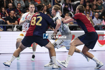 24/10/2024 - Gisli Kristjansson of SC Magdeburg and Luis Frade of FC Barcelona during the EHF Champions League, Group Phase, handball match between FC Barcelona and SC Magdeburg on October 24, 2024 at Palau Blaugrana in Barcelona, Spain - HANDBALL - CHAMPIONS LEAGUE - BARCELONA V MAGDEBURG - PALLAMANO - ALTRO