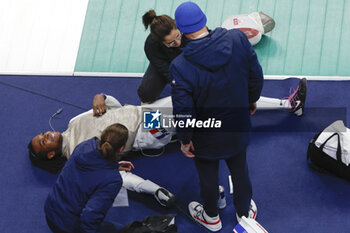 2024-01-13 - LEFORT Enzo (FRA) twisted his ankle and will lost 14/15 against PAUTY Maxime (FRA) celebration in round of 16 during the Mazars Challenge International de Paris 2024, Foil World Cup on January 13, 2024 at Pierre de Coubertin stadium in Paris, France - FENCING - CHALLENGE INTERNATIONAL DE PARIS 2024 - FENCING - OTHER SPORTS