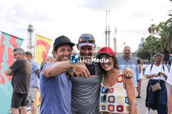 2024-08-30 - Luna Rossa Prada Pirelli (ITA) Francesco Bruni and fans - 37TH AMERICA'S CUP LOUIS VUITTON TEAM PRESENTATION - SAILING - OTHER SPORTS