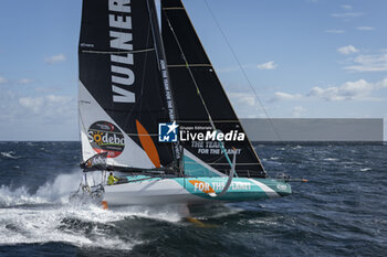 2024-09-27 - Sam Goodchild on Imoca Vulnerable - For the Planet during a training session prior the Vendée Globe 2024 on September 27, 2024, off Groix in France - SAILING - VENDEE GLOBE 2024 - SAM GOODCHILD - IMOCA VULNERABLE - HELICOPTER IMAGES - SAILING - OTHER SPORTS