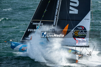 2024-09-27 - Skipper Thomas Ruyant, Imoca VULNERABLE during a training session prior the Vendée Globe 2024 on September 27, 2024, off Groix in France - SAILING - VENDEE GLOBE 2024 - THOMAS RUYANT - IMOCA VULNERABLE - HELICOPTER IMAGES - SAILING - OTHER SPORTS