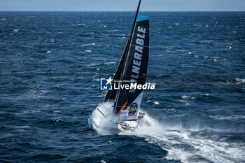 2024-09-27 - Skipper Thomas Ruyant, Imoca VULNERABLE during a training session prior the Vendée Globe 2024 on September 27, 2024, off Groix in France - SAILING - VENDEE GLOBE 2024 - THOMAS RUYANT - IMOCA VULNERABLE - HELICOPTER IMAGES - SAILING - OTHER SPORTS