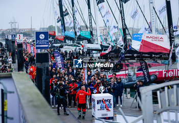 10/11/2024 - SEGUIN Damien (fra), Groupe Apicil prior to the start of the 2024-2025 Vendée Globe, 10th edition of the solo non-stop round the world yacht race, on November 9, 2024 in Les Sables-d'Olonne, France - SAILING - VENDEE GLOBE 2024 - START - VELA - ALTRO