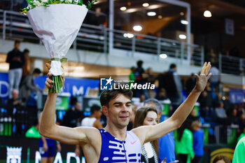 2024-02-23 - Catalin Tecuceanu (ITA) celebrates after winning the 800m Men FINAL A during the World Athletics Indoor Tour Gold Madrid 24 on February 23, 2024 at Polideportivo Gallur in Madrid, Spain - ATHLETICS - WORLD INDOOR TOUR GOLD - MADRID 2024 - INTERNATIONALS - ATHLETICS